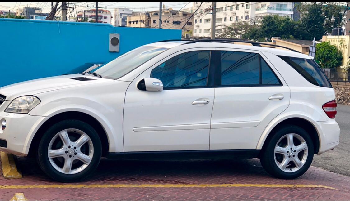 VENDO MERCEDES BENZ ML350 4MATIC 2007 en DISTRITO NACIONAL, SANTO
