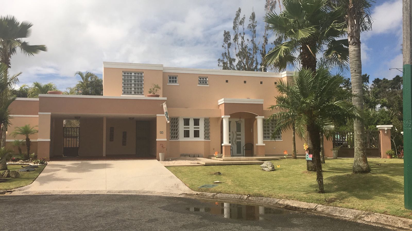Bella Residencia 2 niveles, 1570 mts, seguridad 24/7 en Cidra, Puerto