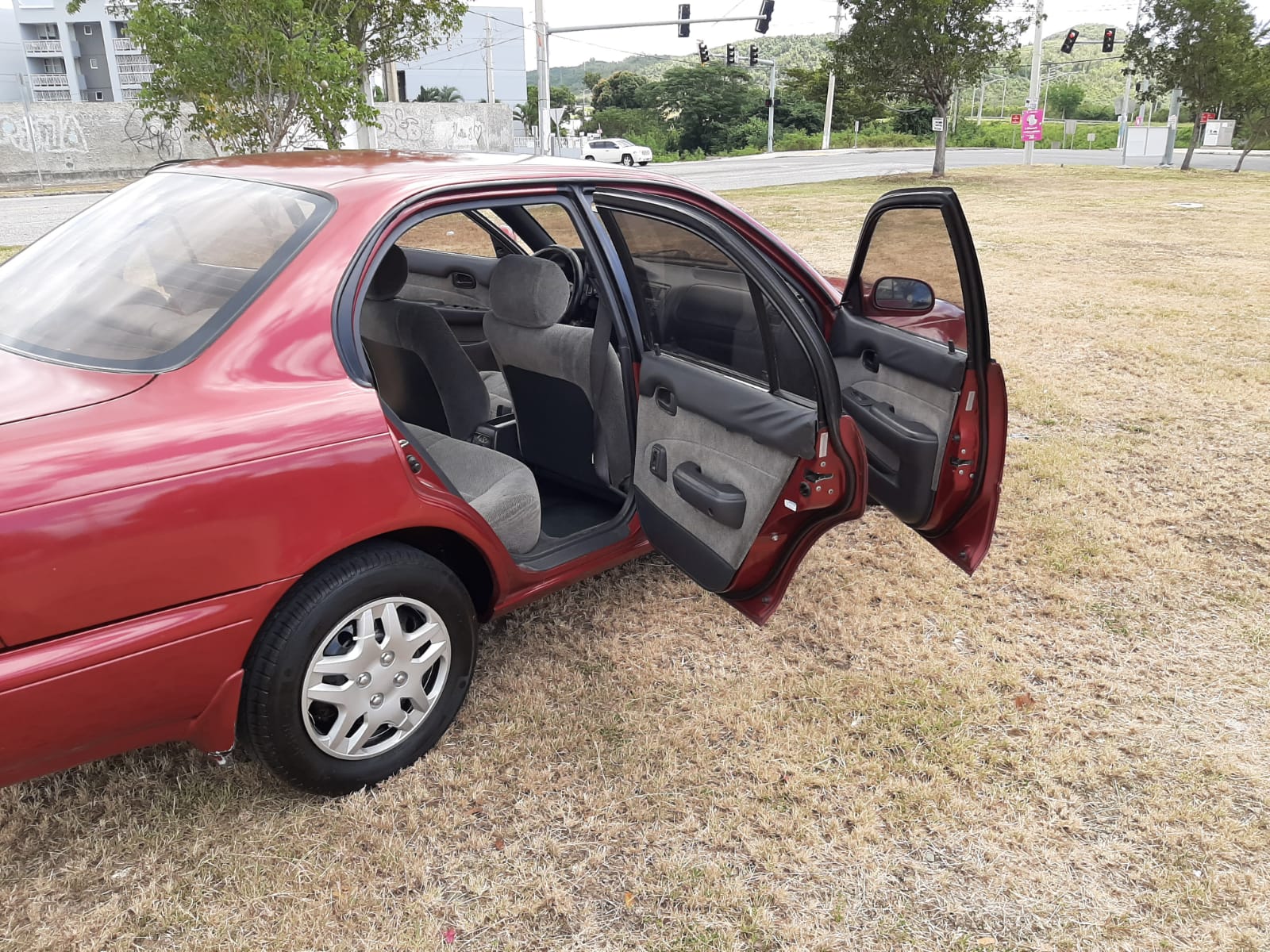Toyota Corolla año 95 en Ponce, Puerto Rico, Clasitronicos