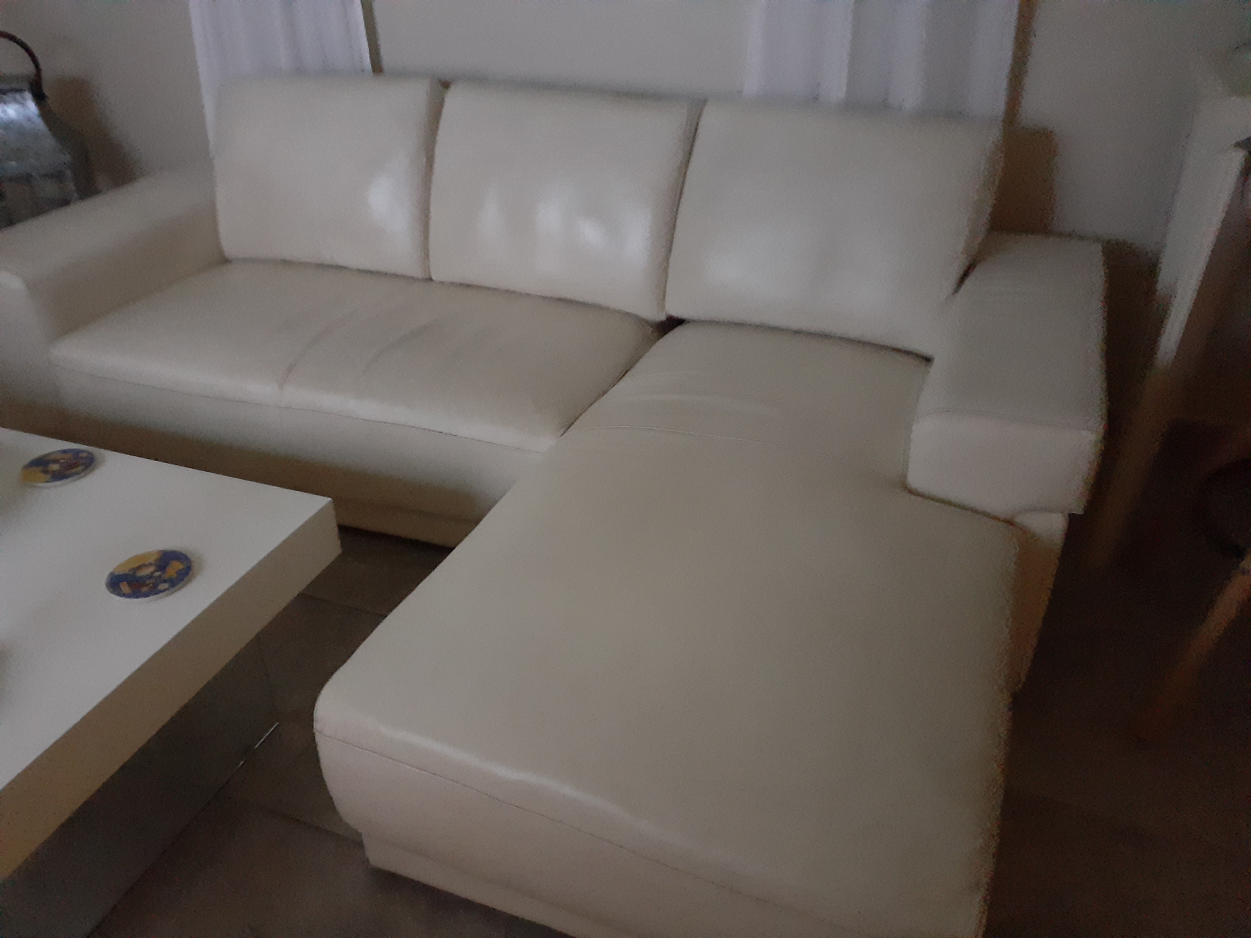 Mueble blanco seccional en Cidra, Puerto Rico, Puerto Rico - Clasitronicos