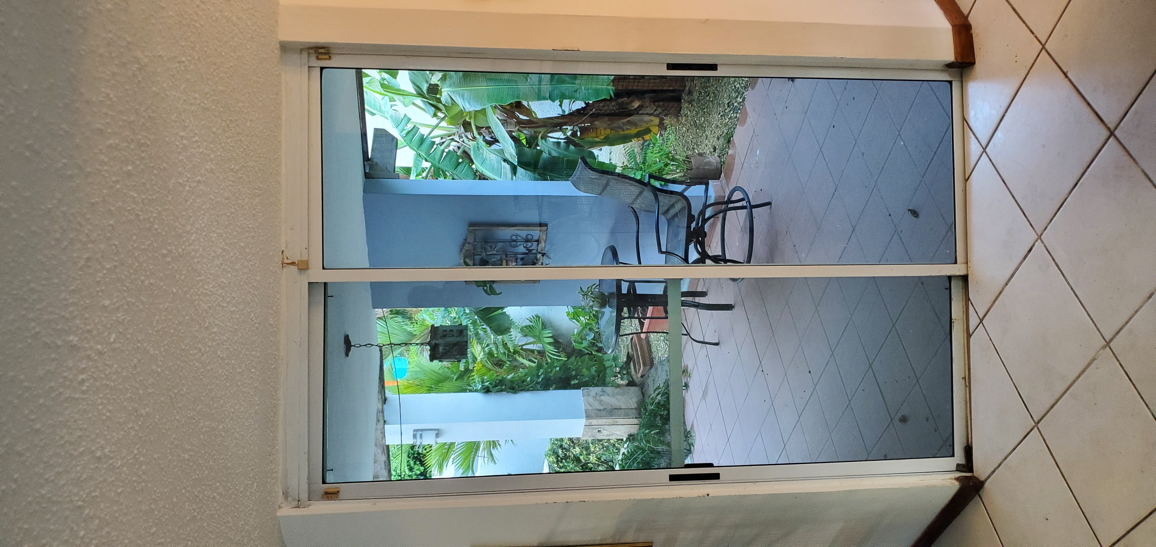 PUERTA CORREDIZA CON SCREEN en Bayamon, Puerto Rico, Puerto Rico