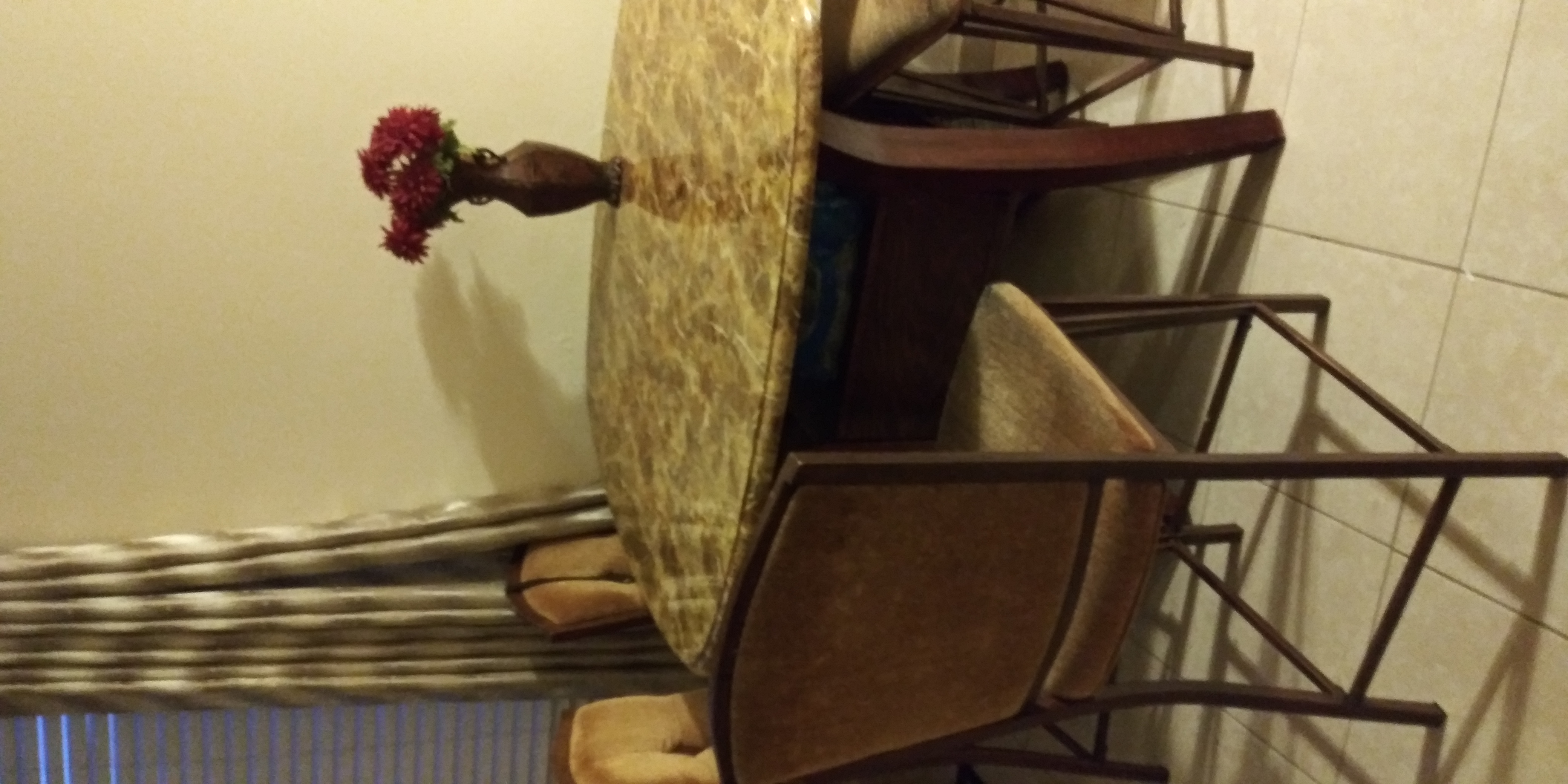 Juego de comedor en San Juan, Puerto Rico, Clasitronicos