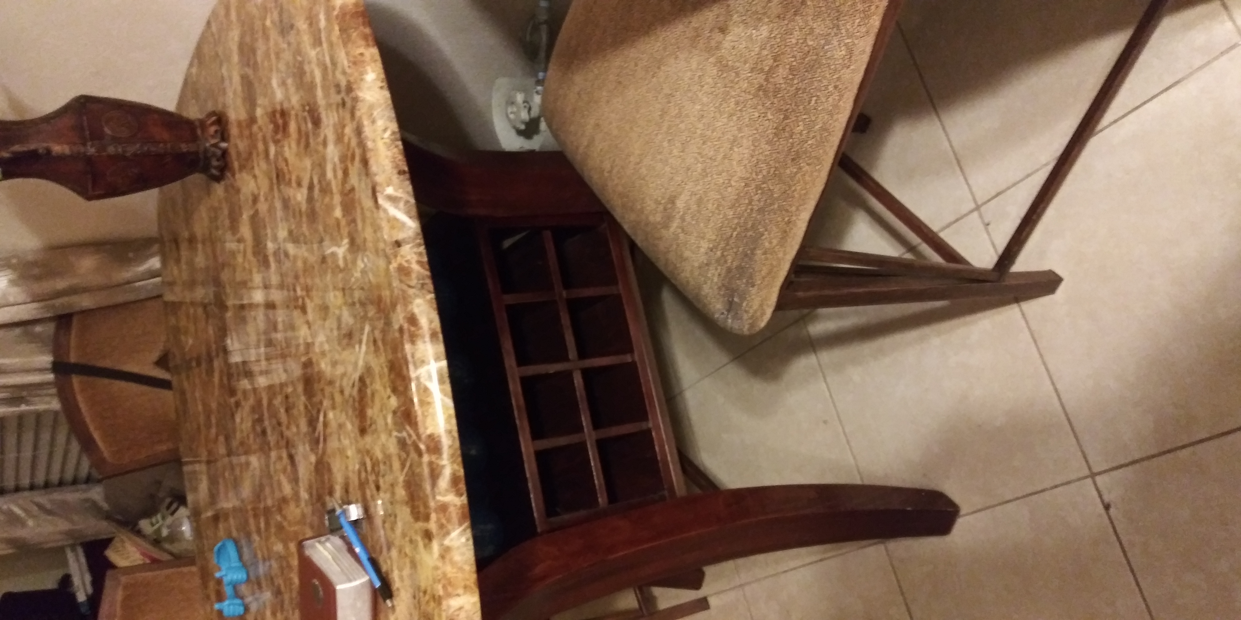 Juego de comedor en San Juan, Puerto Rico, Clasitronicos