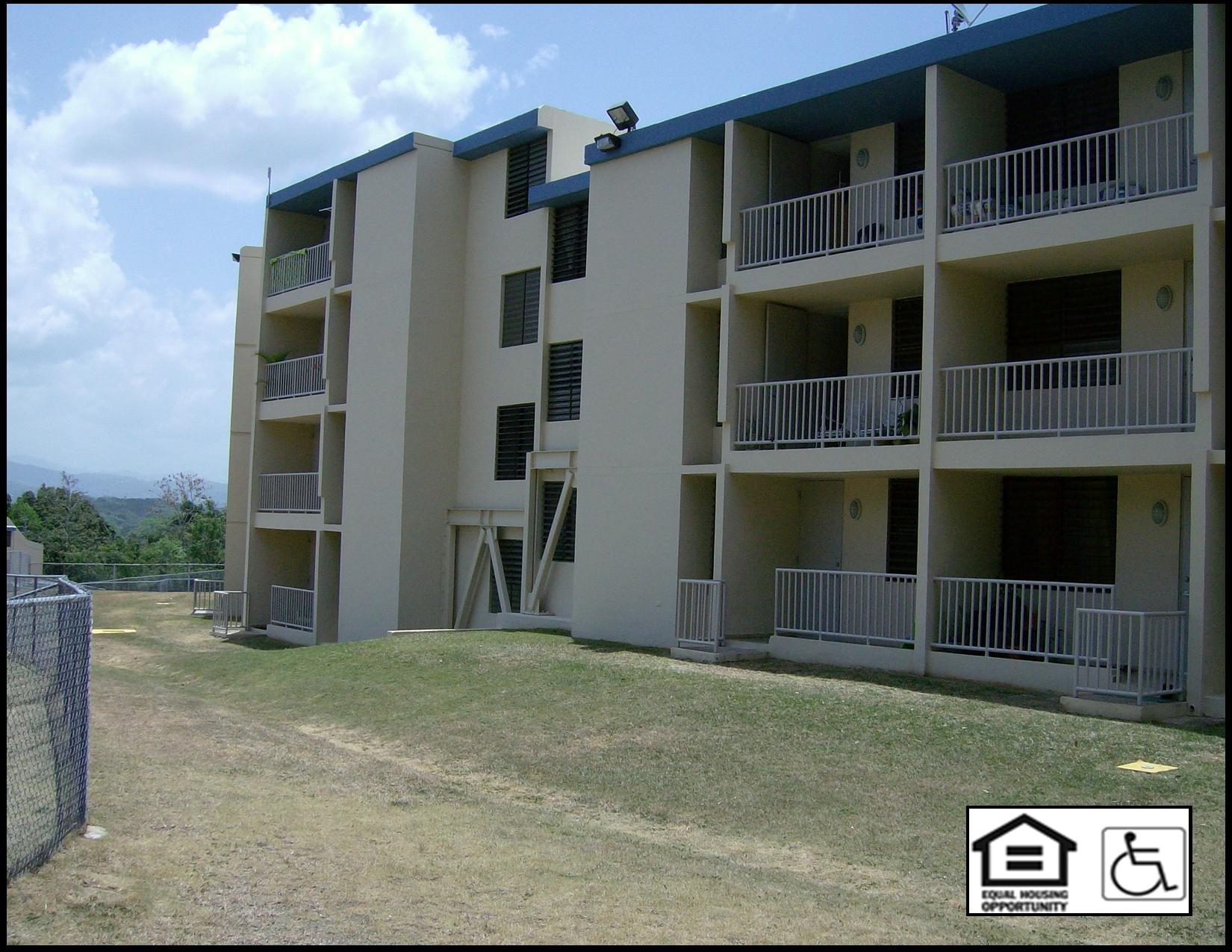 Apartamentos de tres y cuatro cuartos en San German, Puerto Rico