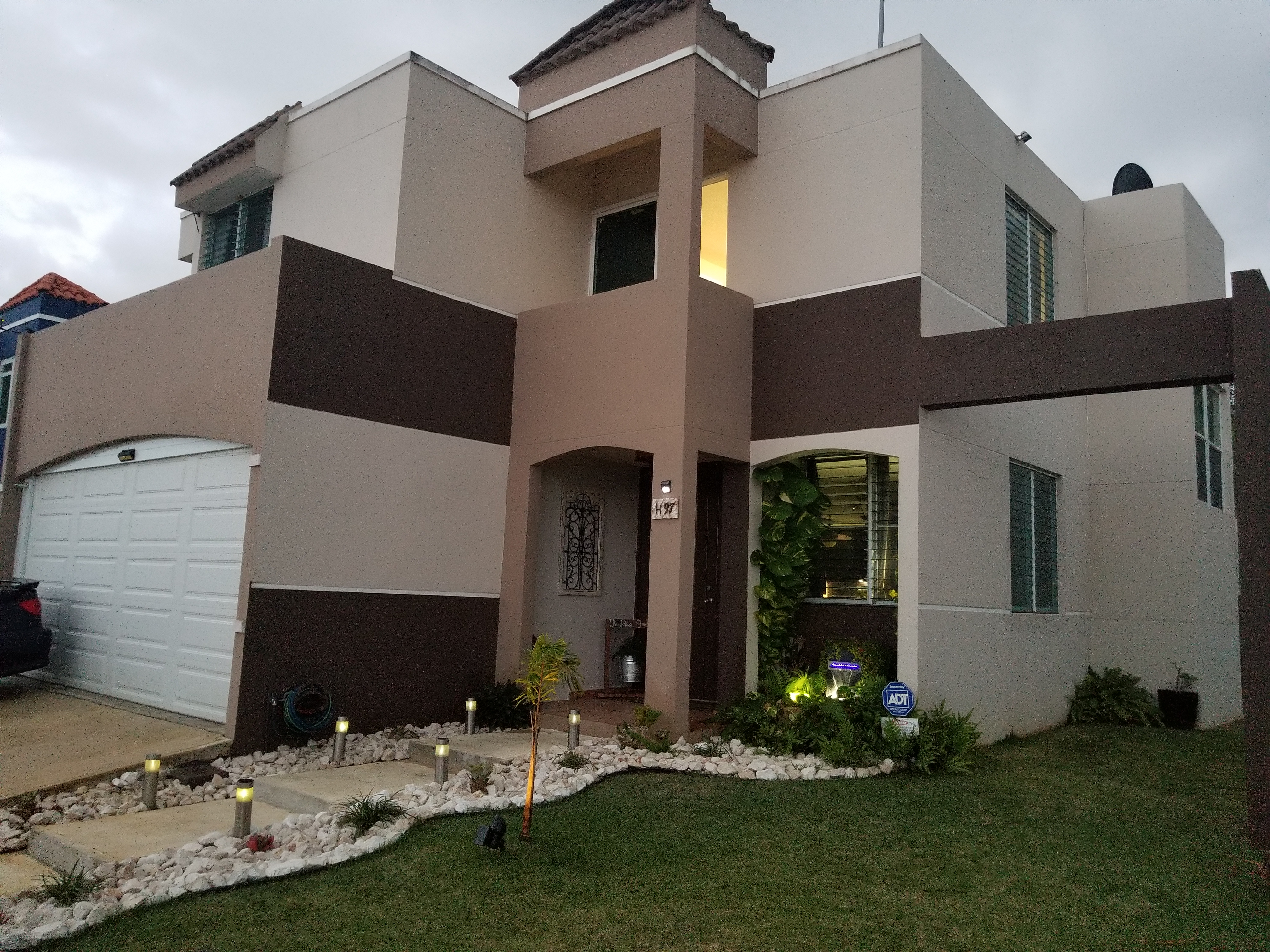 Hermosa Casa con vista al Océano Atlantico en Isabela, Puerto Rico